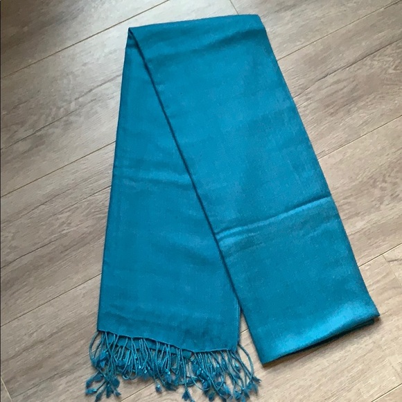 Cashmere Scarf 🧣 - Picture 4 of 6